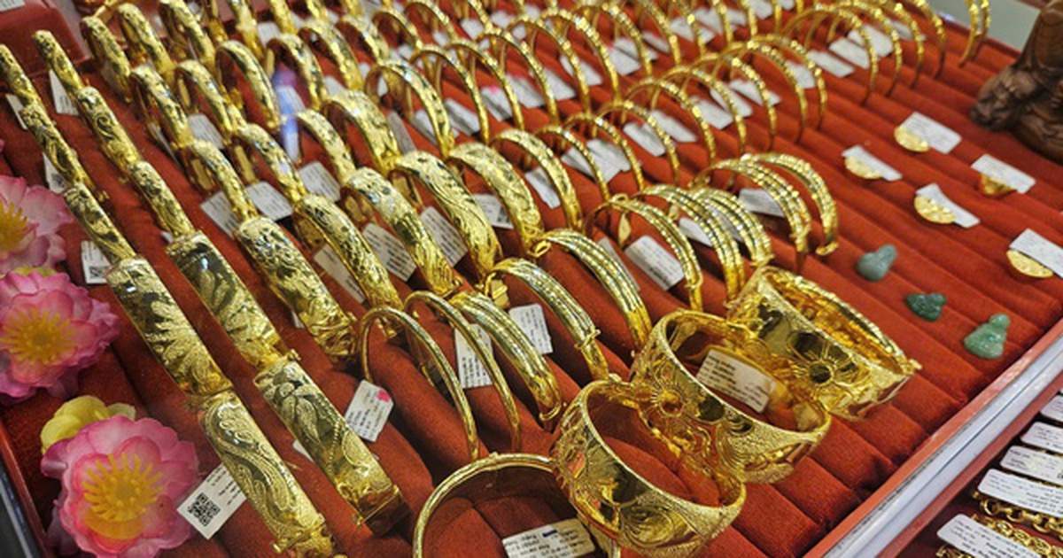 Tối 11-5, giá vàng miếng SJC, vàng nhẫn rớt mạnh theo thế giới
