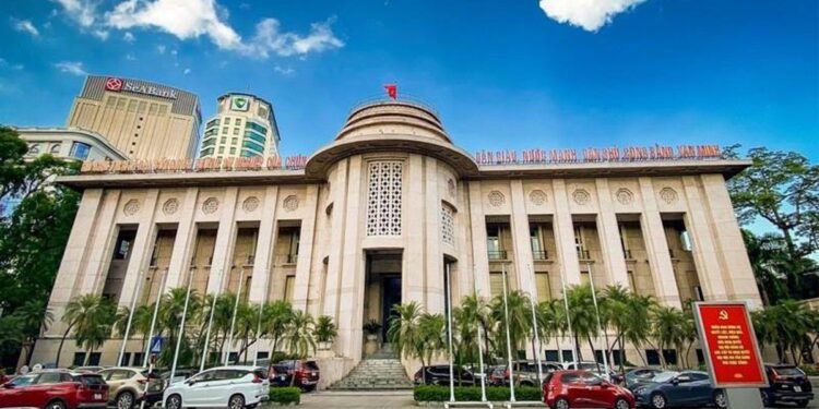 Thấy gì từ động thái NHNN tăng cường kiểm tra việc giảm lãi suất của các ngân hàng thương mại?