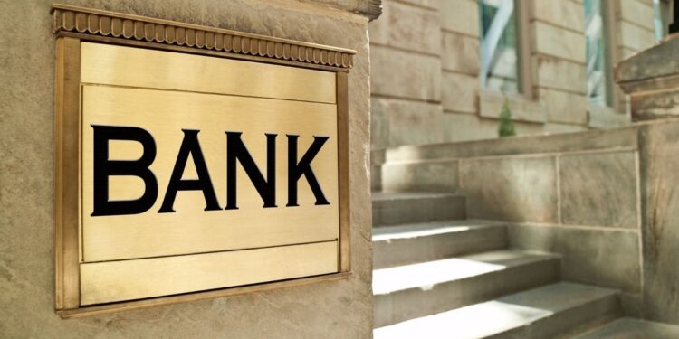 Chi phí lãi tiền gửi BIDV vọt lên gần 22.000 tỷ một quý, VPBank và Techcombank tăng gấp rưỡi, MB cao hơn 80% cùng kỳ