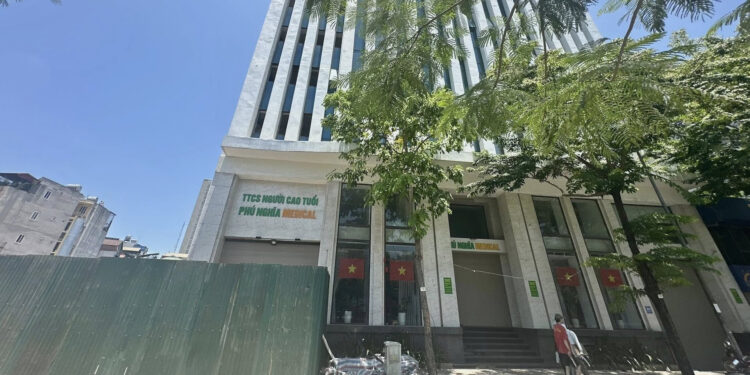 ‘Cắt góc’ cao ốc sát sông Tô Lịch để làm đường; ‘cuộc chơi’ mới của nhà ở Hà Nội ‘Cắt góc’ cao ốc sát sông Tô Lịch để làm đường; ‘cuộc chơi’ mới của nhà ở Hà Nội