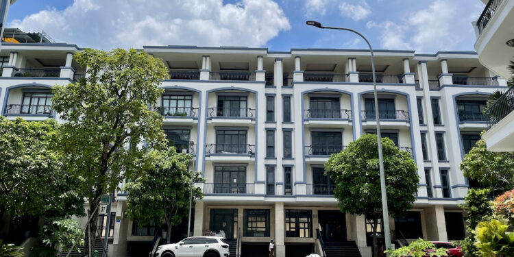Đặt cọc mua nhà gần 5 tỷ, người phụ nữ ở TPHCM mới phát hiện nhà xây sai phép
