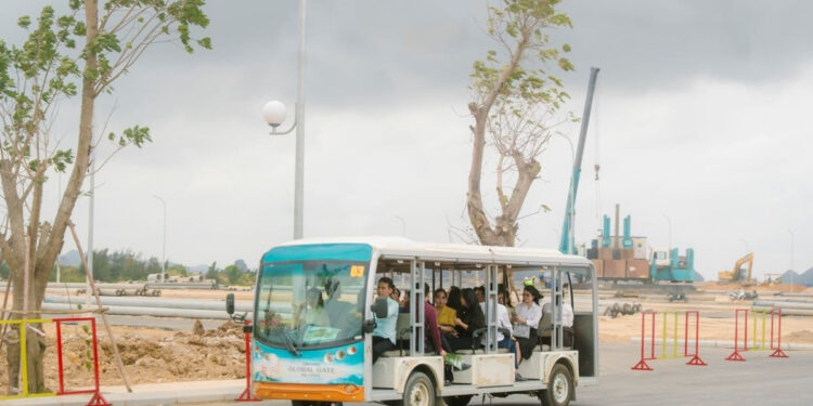 Khách Hà Nội bất ngờ trước tiến độ thần tốc tại Global Gate Hạ Long
