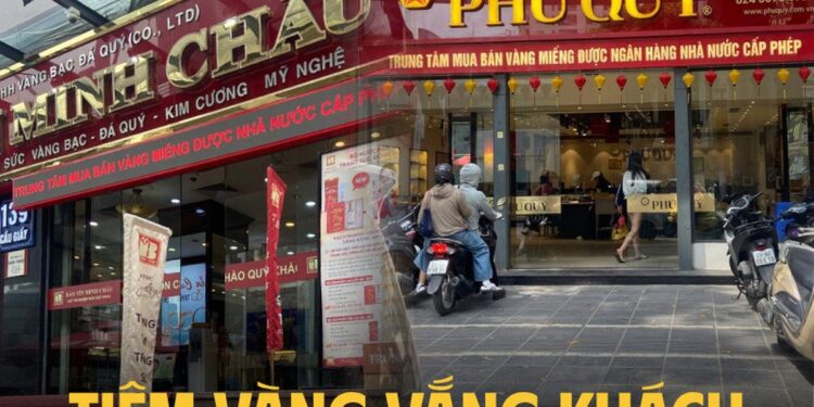 Cảnh tượng lạ trên phố Cầu Giấy ngày giá vàng 15,75 triệu/chỉ Cảnh tượng lạ trên phố Cầu Giấy ngày giá vàng 15,75 triệu/chỉ