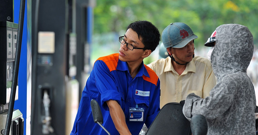 Dầu thế giới giảm mạnh, trong nước E10 có giá mới