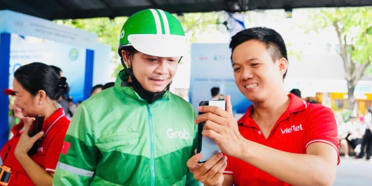 Đến Lễ hội Tài chính số, bất ngờ được xác thực thuê bao di động Đến Lễ hội Tài chính số, bất ngờ được xác thực thuê bao di động