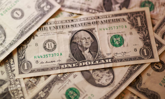 Dollar falls marginally against dong Dollar falls marginally against dong