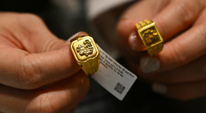 Gold prices dip to 6-month low