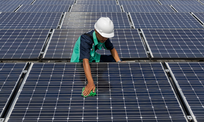 Indonesia earmarks B for mega solar power project