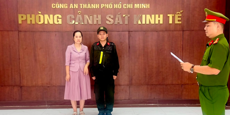 Khởi tố chủ thương hiệu áo dài có tiếng tại TP HCM vì dùng AI Khởi tố chủ thương hiệu áo dài có tiếng tại TP HCM vì dùng AI