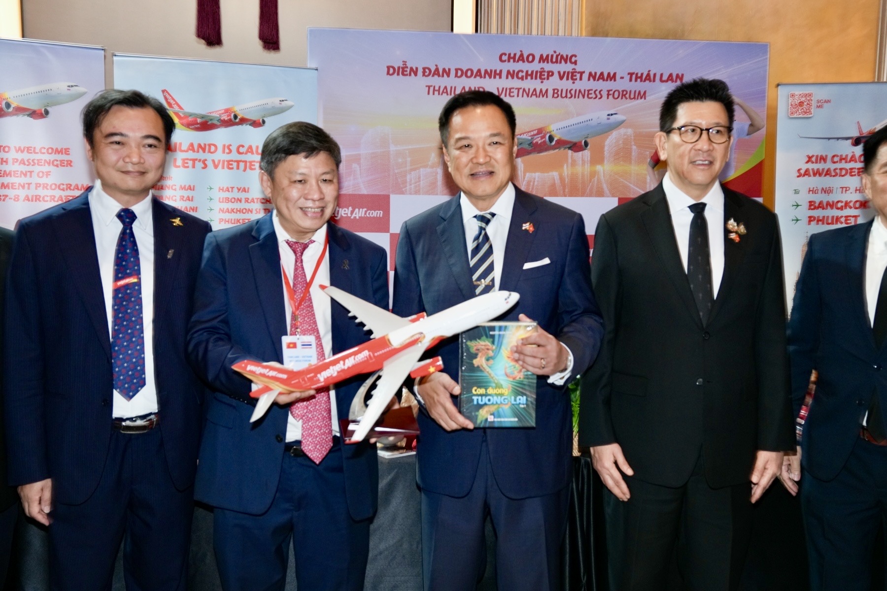Vietjet chào mừng 50 triệu lượt khách Việt Nam – Thái Lan, phát triển đội bay Boeing thế hệ mới Vietjet chào mừng 50 triệu lượt khách Việt Nam – Thái Lan, phát triển đội bay Boeing thế hệ mới