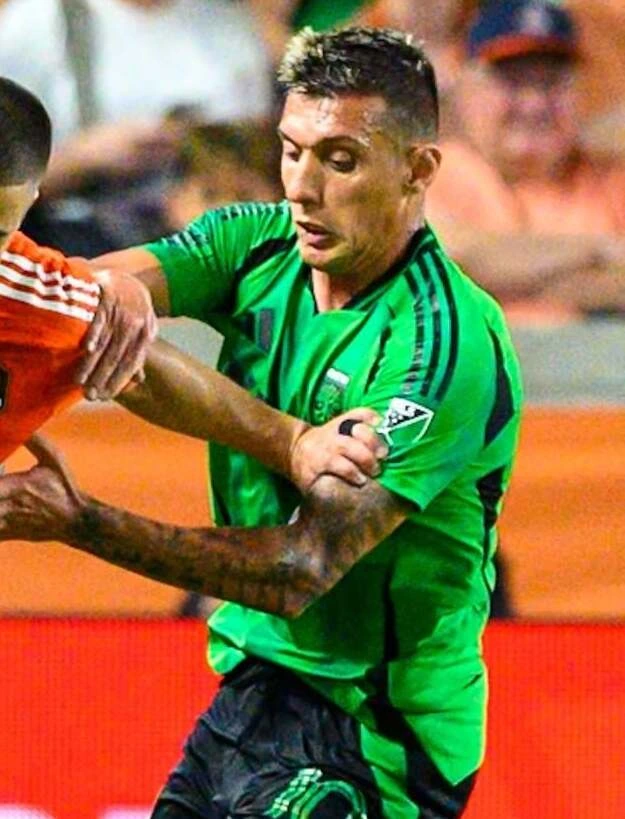 Myrto Uzuni in action during a football match
