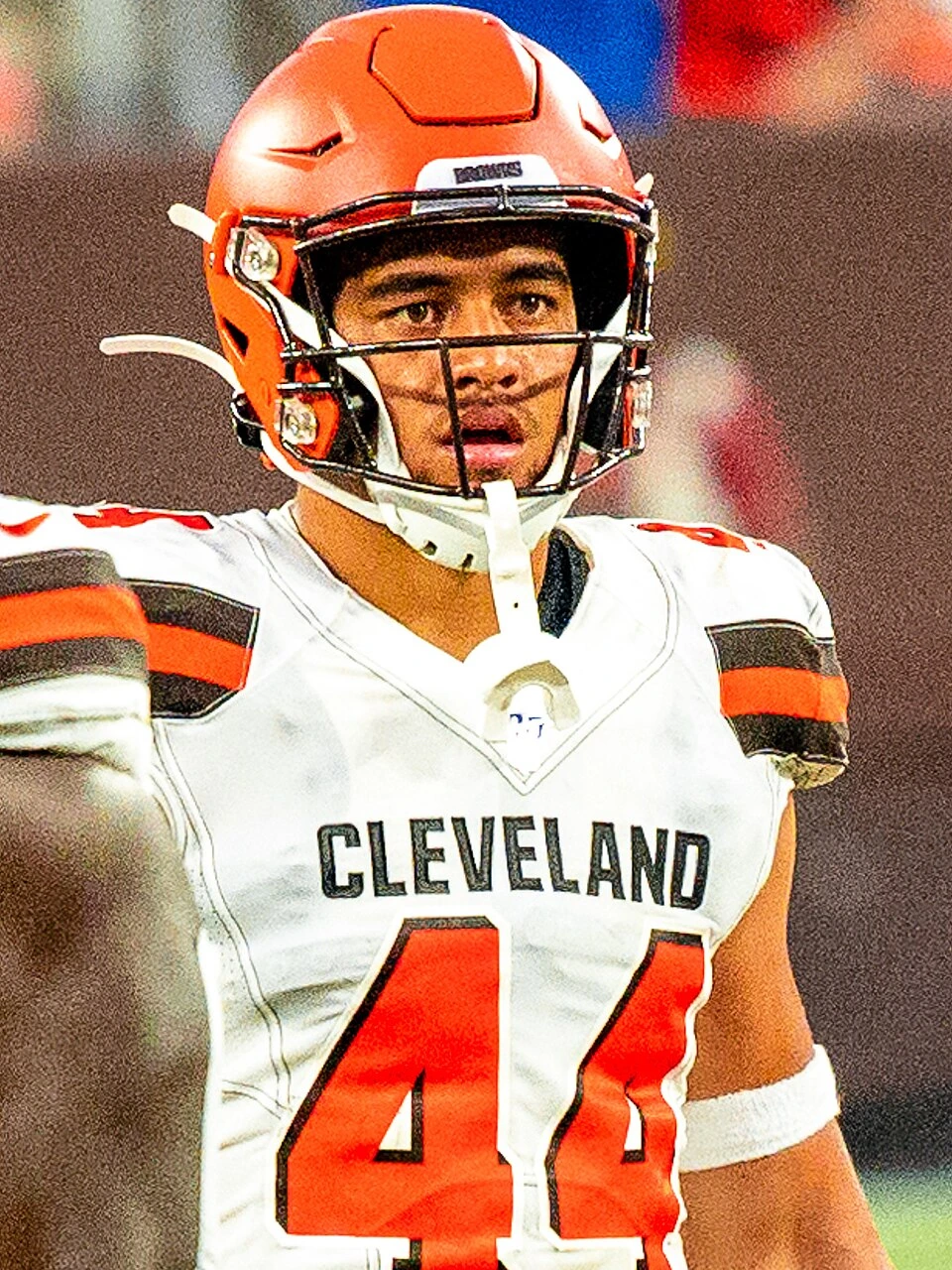 Sione Takitaki in a Cleveland Browns uniform during a football game