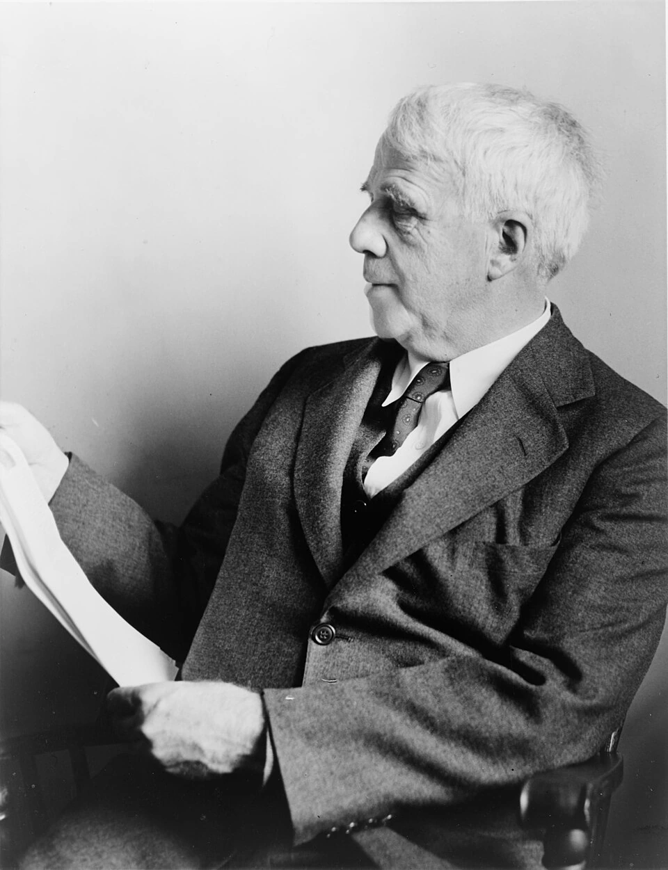 Photo of Robert Frost poet (American poet, “The Oven Bird”)