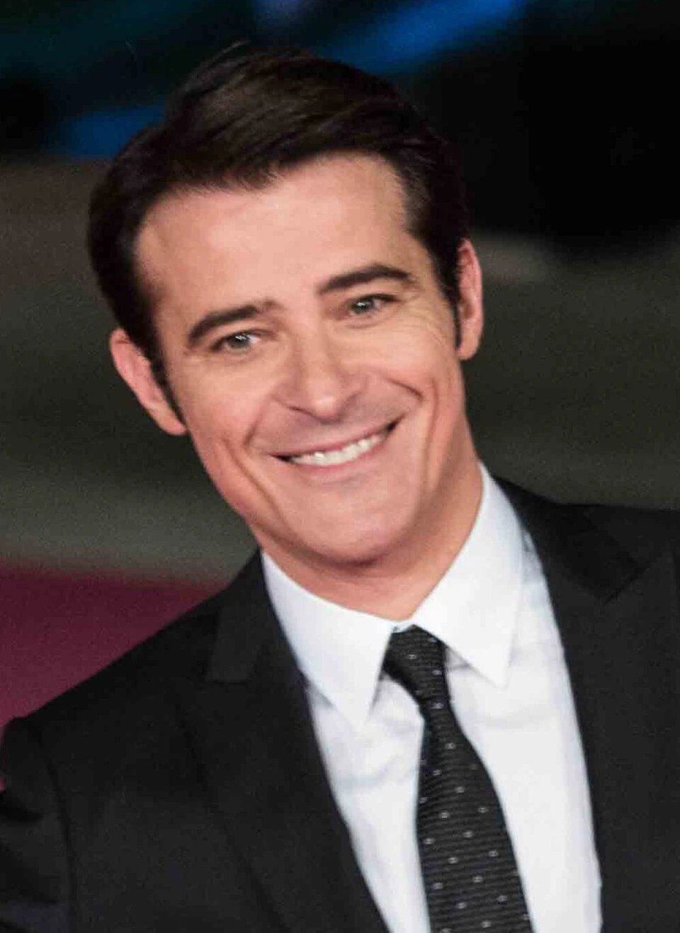 Goran Višnjić smiling in a formal suit at an event