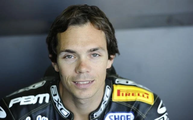 Chris Vermeulen in motorcycle racing gear, posed portrait