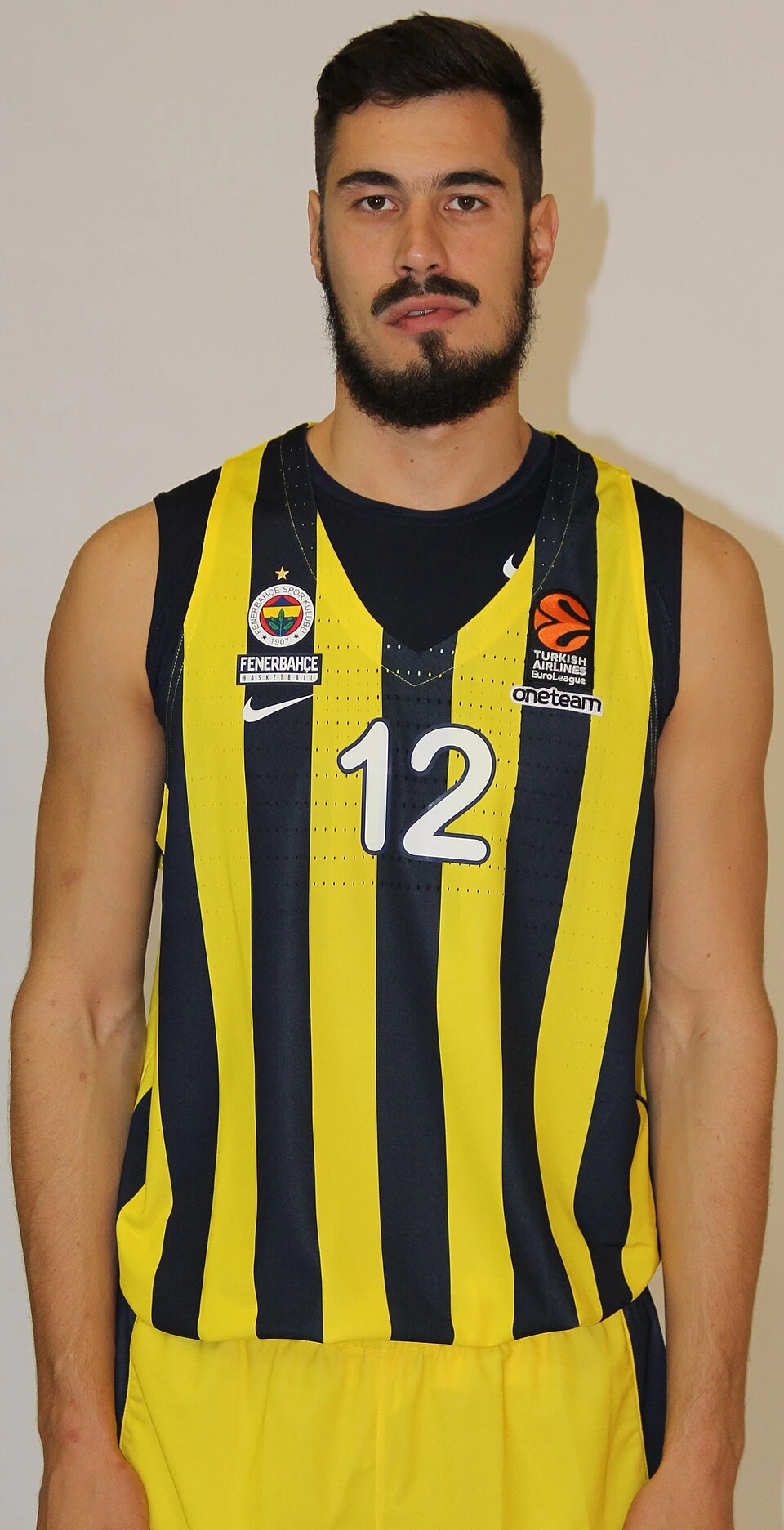 Portrait photo of Nikola Kalinić in a Fenerbahçe basketball jersey