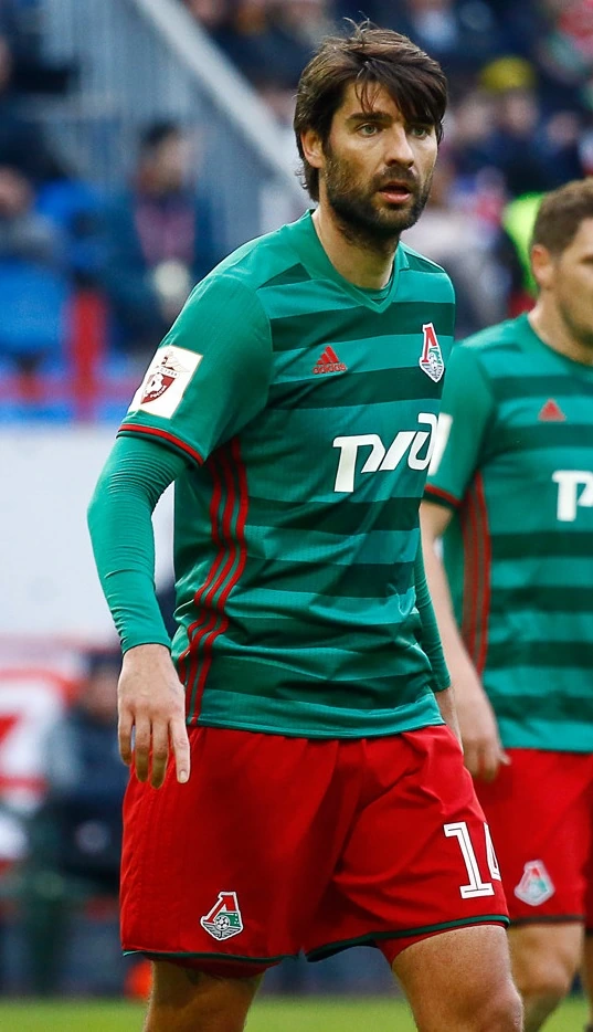 Vedran Ćorluka in a football match wearing a Lokomotiv Moscow kit
