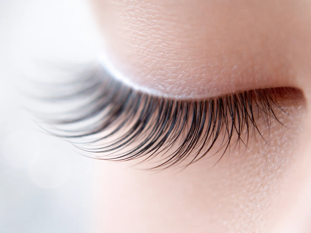 Does Brimonidine Make Eyelashes Grow? Evidence, Safety