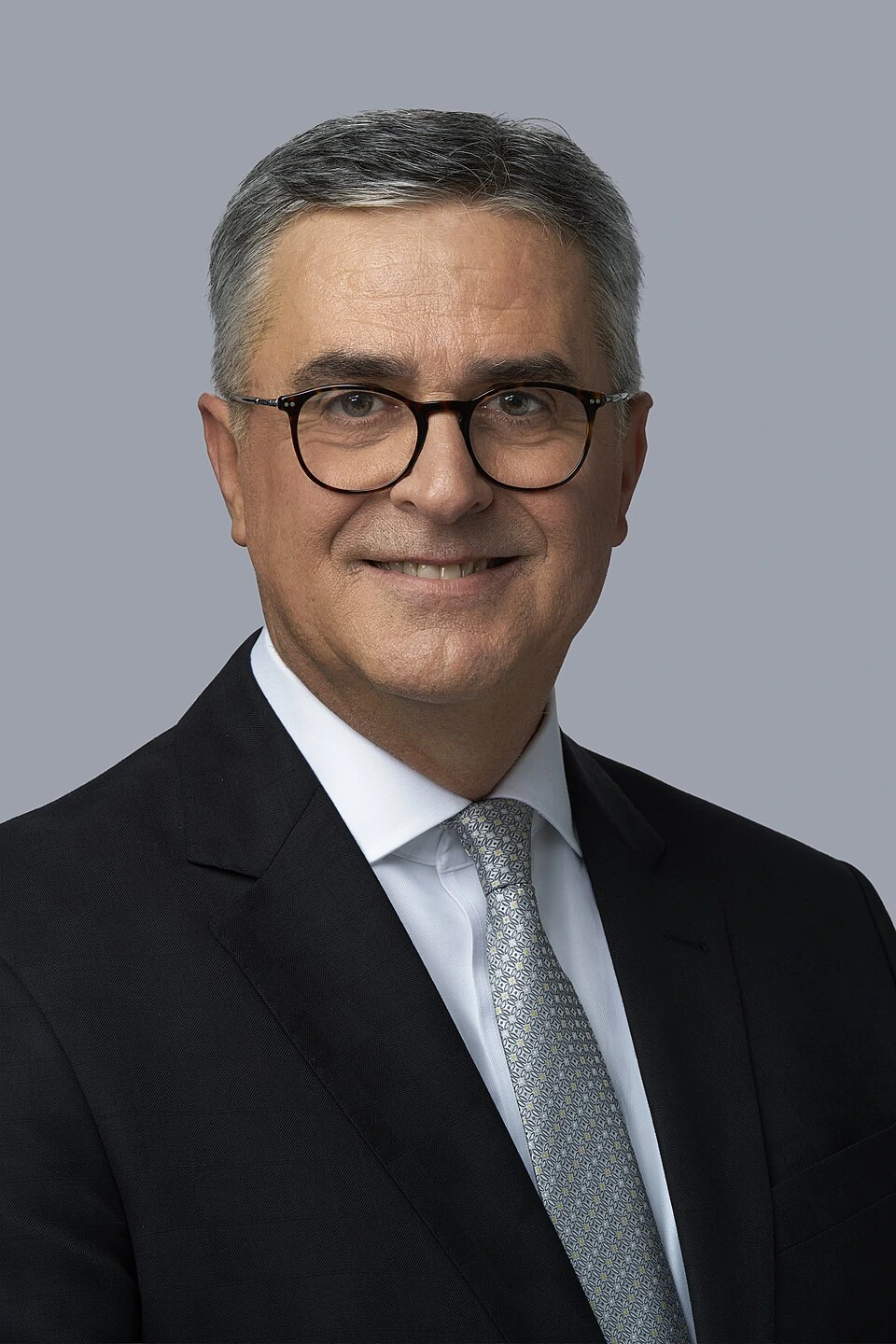 Portrait of Erton Köhler in a suit and tie