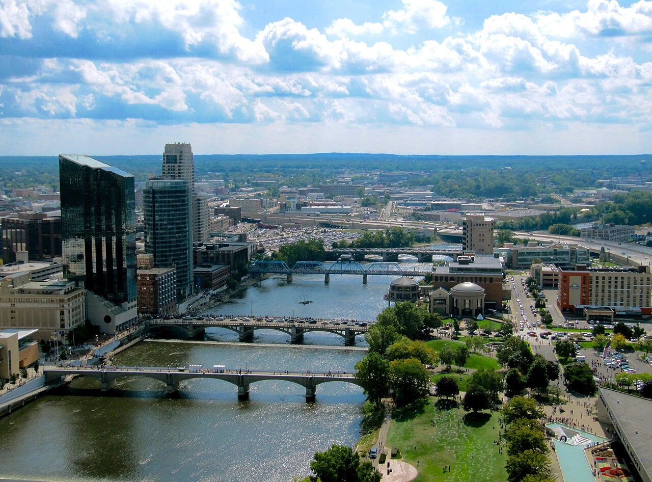 Best Patios in Grand Rapids: Top Patio Restaurants