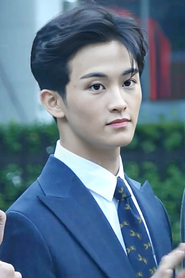 Mark Lee Net Worth: NCT Idol Estimate and How It’s Calculated