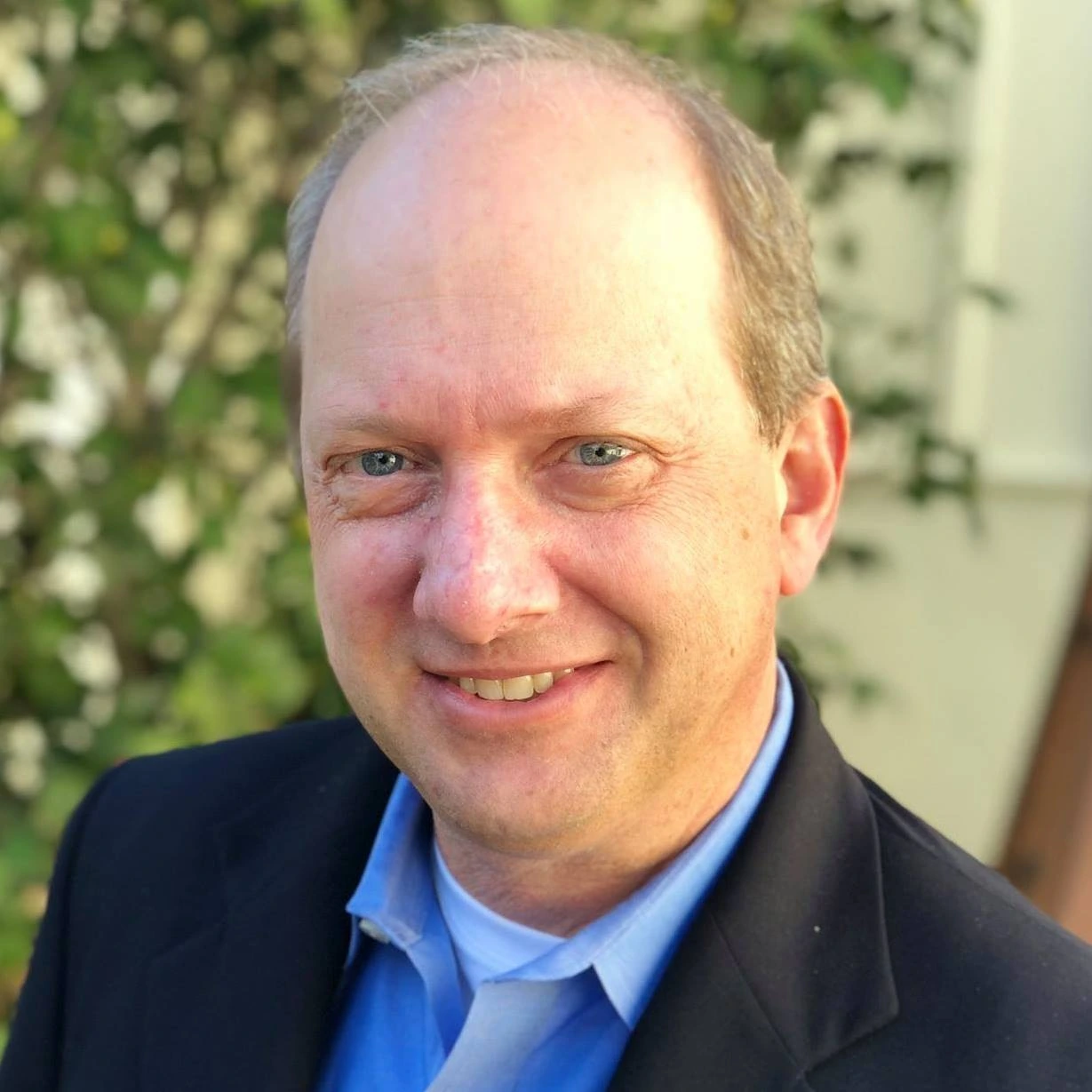Headshot of Eric Randol Schoenberg
