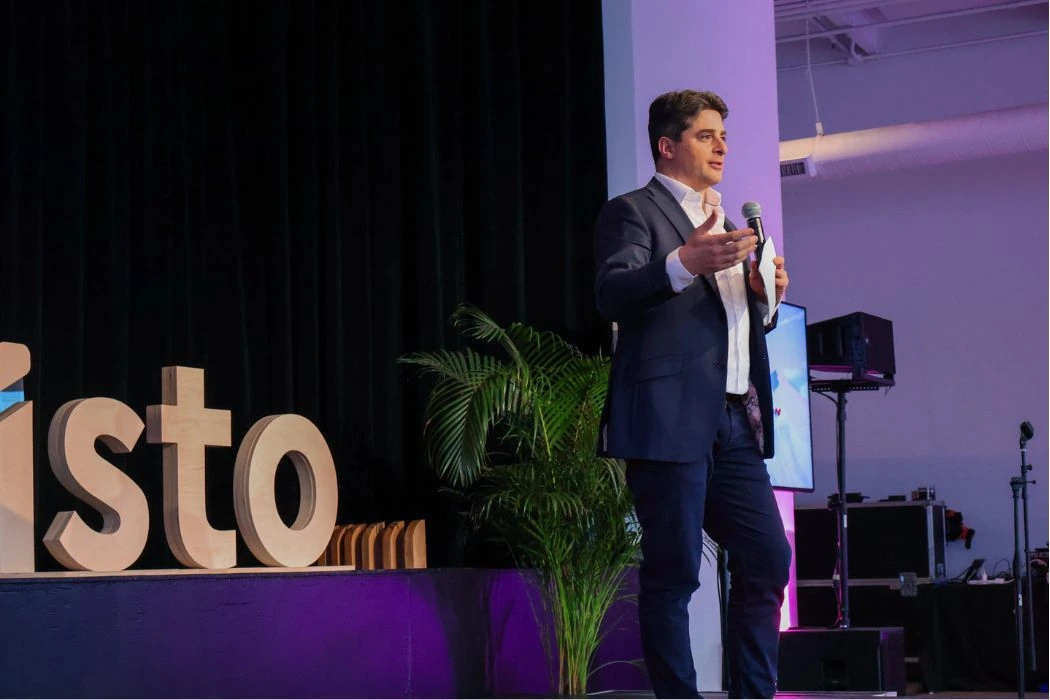 Charles Assaf speaking on stage at a Novisto event