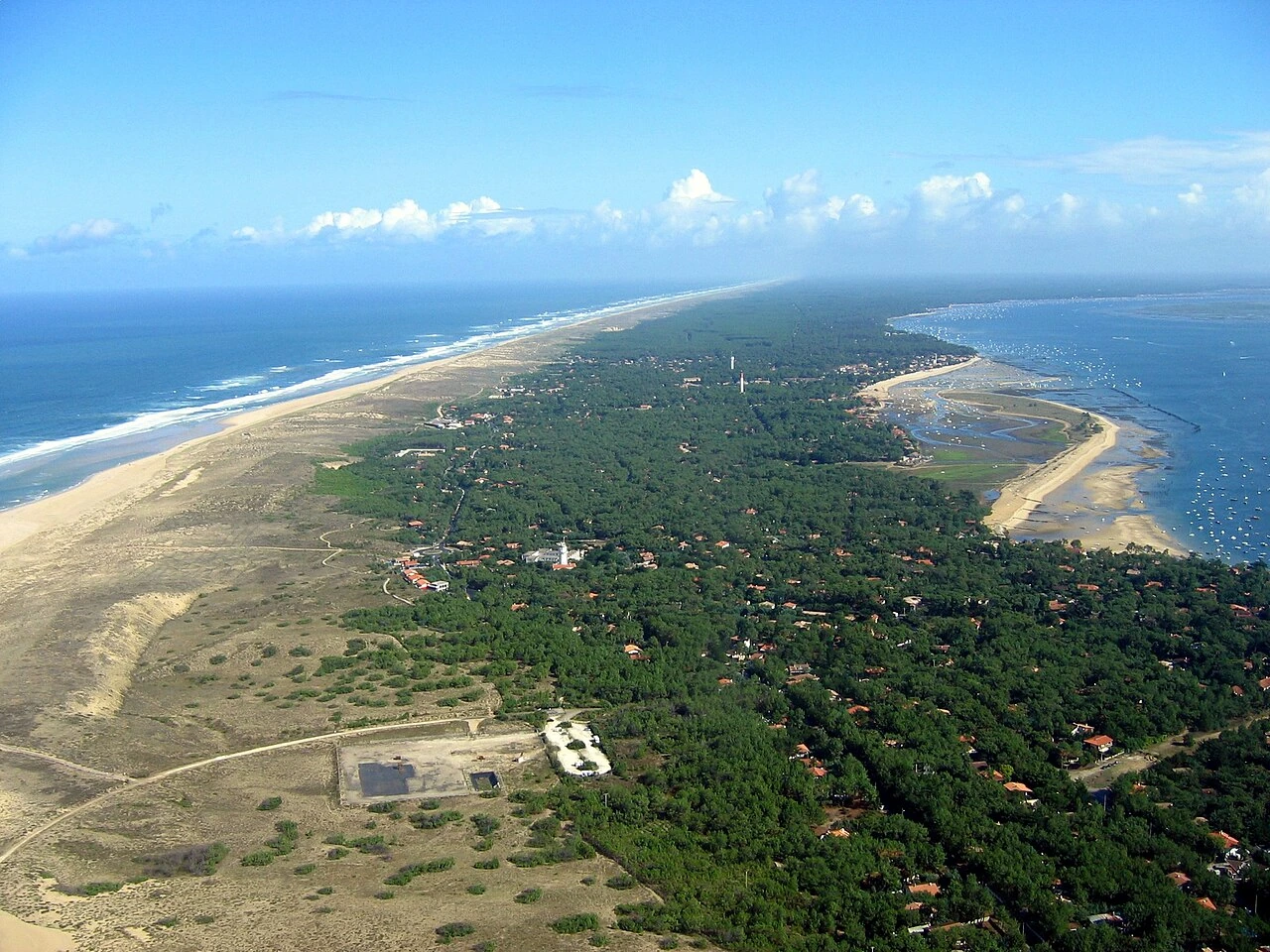Parking village de l herbe à Cap Ferret : où se garer
