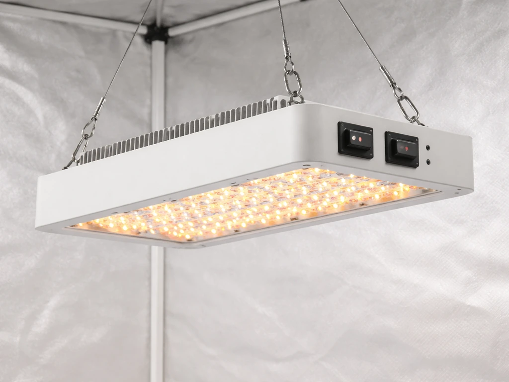 Giixer 1000W dual-switch LED grow light fixture shown clearly on a clean indoor surface.