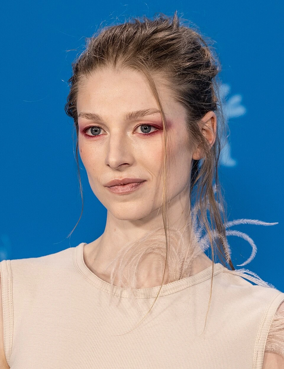 Hunter Schafer Net Worth: Estimate, Income Sources, and How to Verify