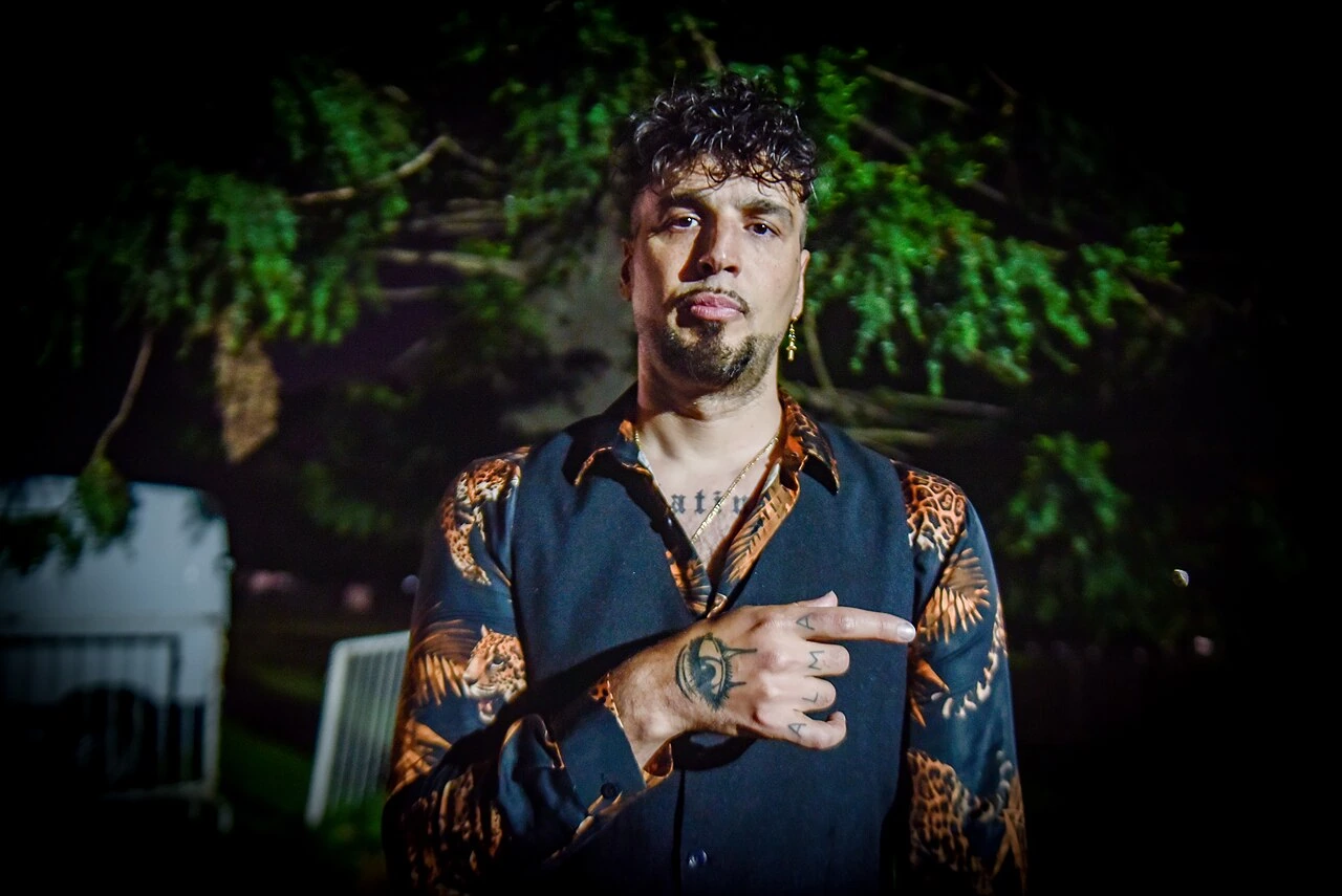 Dante Spinetta posing outdoors at night