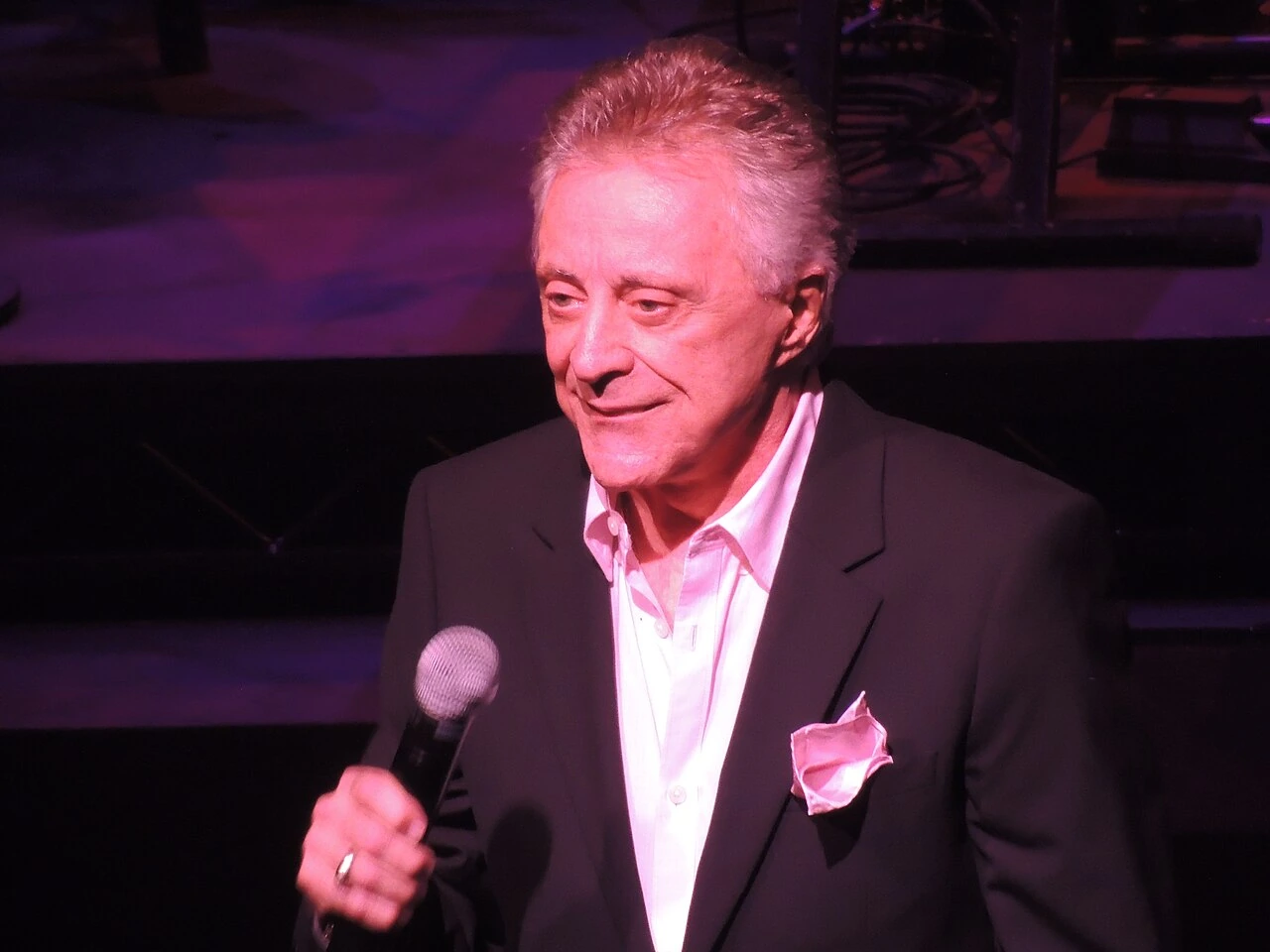 Net Worth of Frankie Valli: Estimate and How It’s Calculated