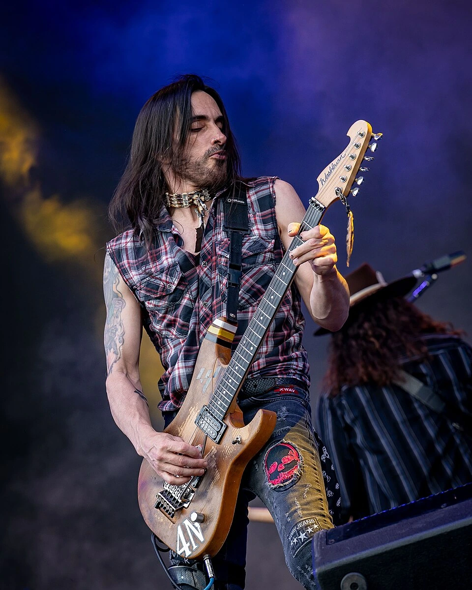 Nuno Bettencourt performing live on guitar