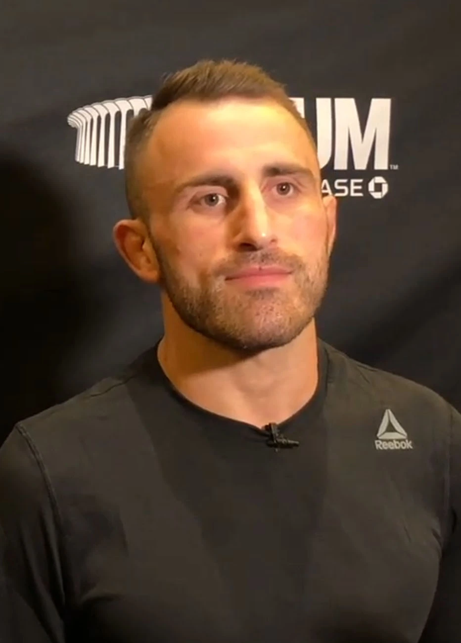 Alex Volkanovski at UFC 232 interview backdrop