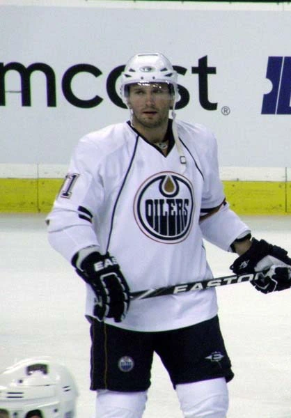 Ľubomír Višňovský in an Edmonton Oilers uniform on the ice
