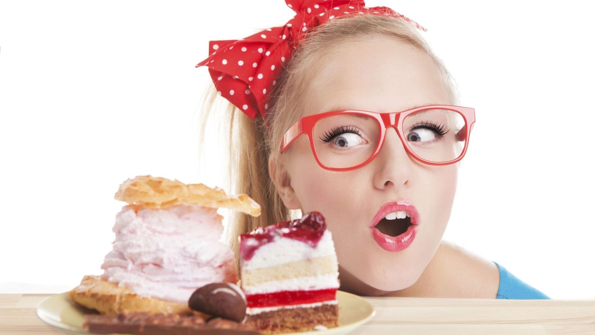 Frau sitzt vor Torten | Credit: iStock/NinaMalyna/Thinkstock