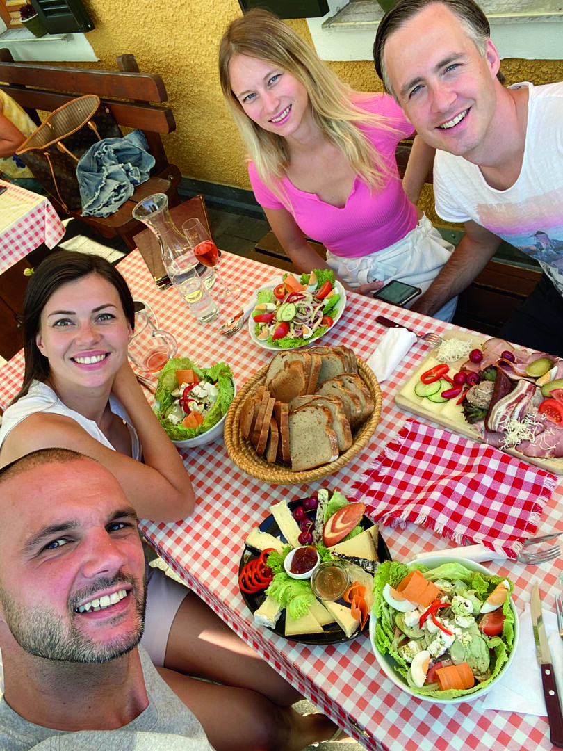 Das Moments Magazin hat sich durch die steirischen Buschenschänken gejausnet.