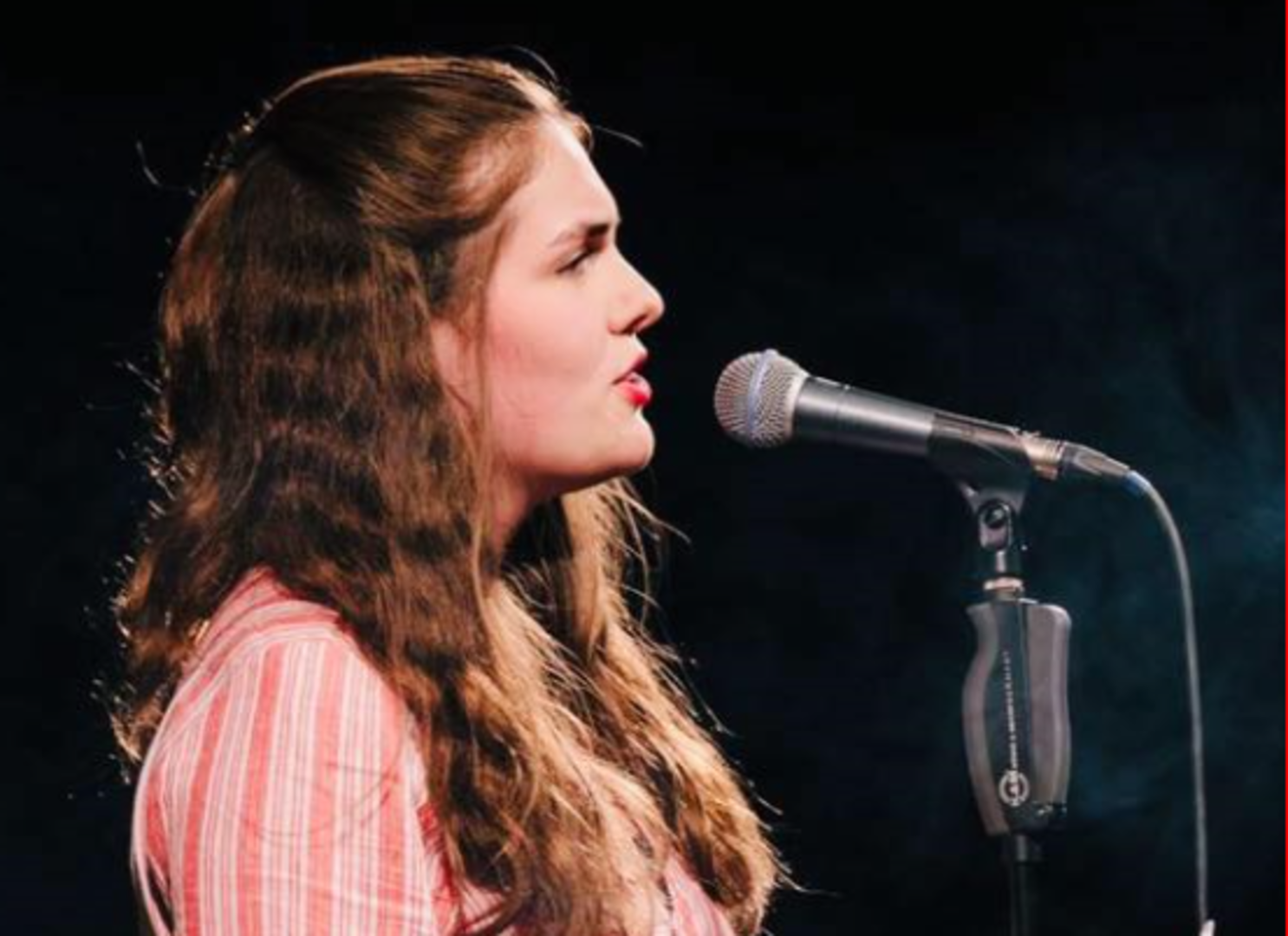 Porträt der Hamburger Poetry Slammerin Anna Bartling