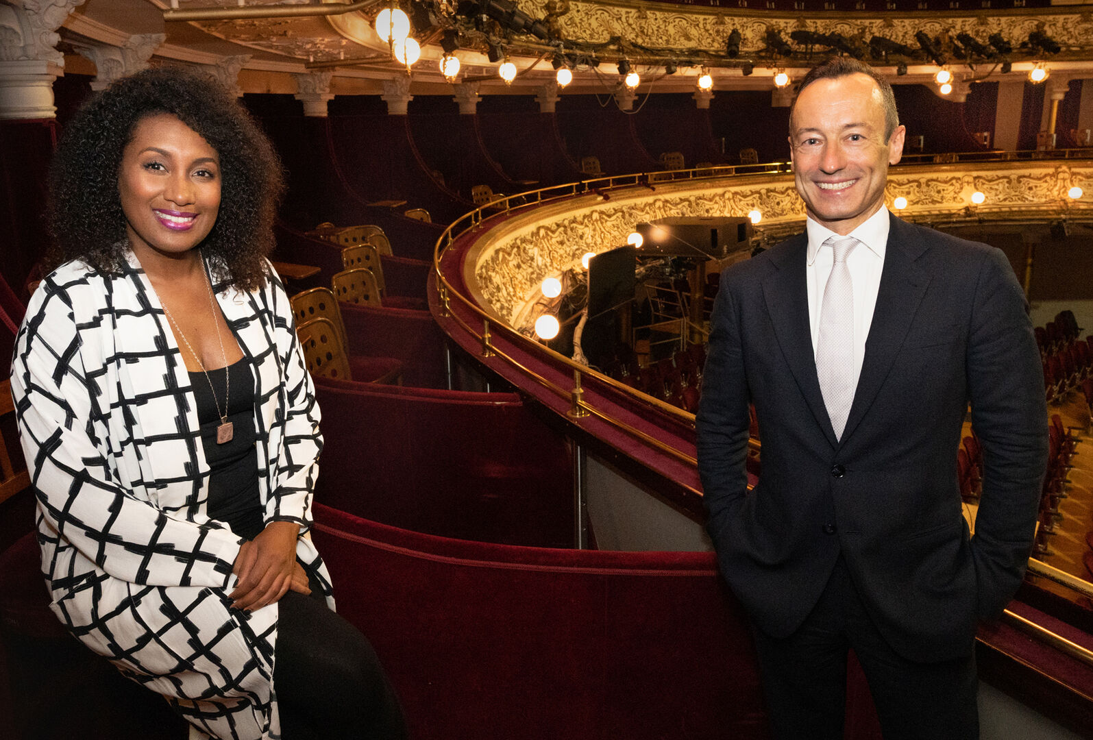 Cats-Star und Intendant im Ronacher.