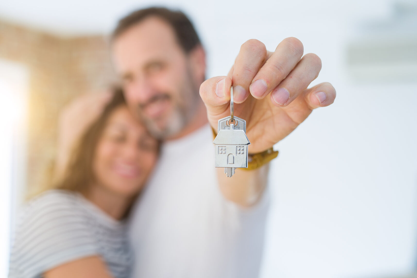 Ehepaar beim Hauskauf