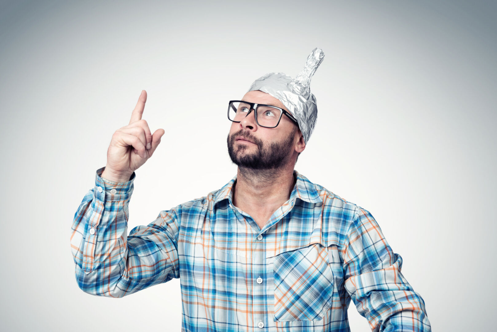 Spinner mit Aluhut | Credit: HomePixel/istockphotos