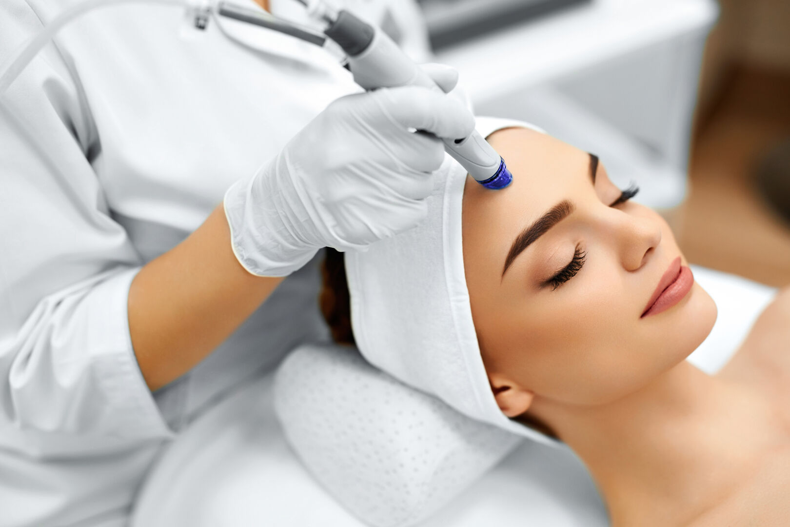 Microdermabrasion: das perfekte Peeling