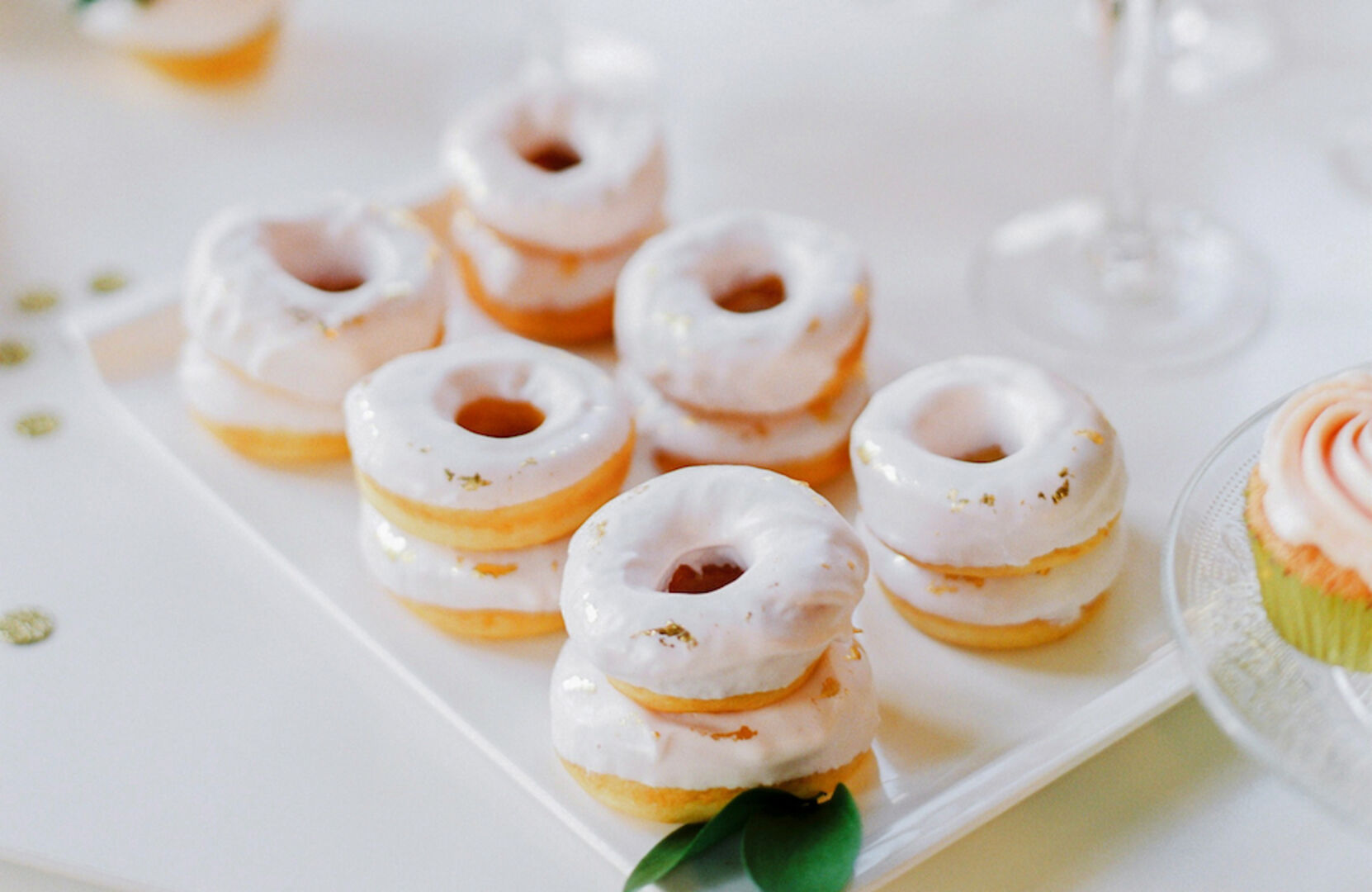 „Doughnuts“ von Andrea Streitwieser (Cake Couture, Salzburg) | Credit: peachesandmint