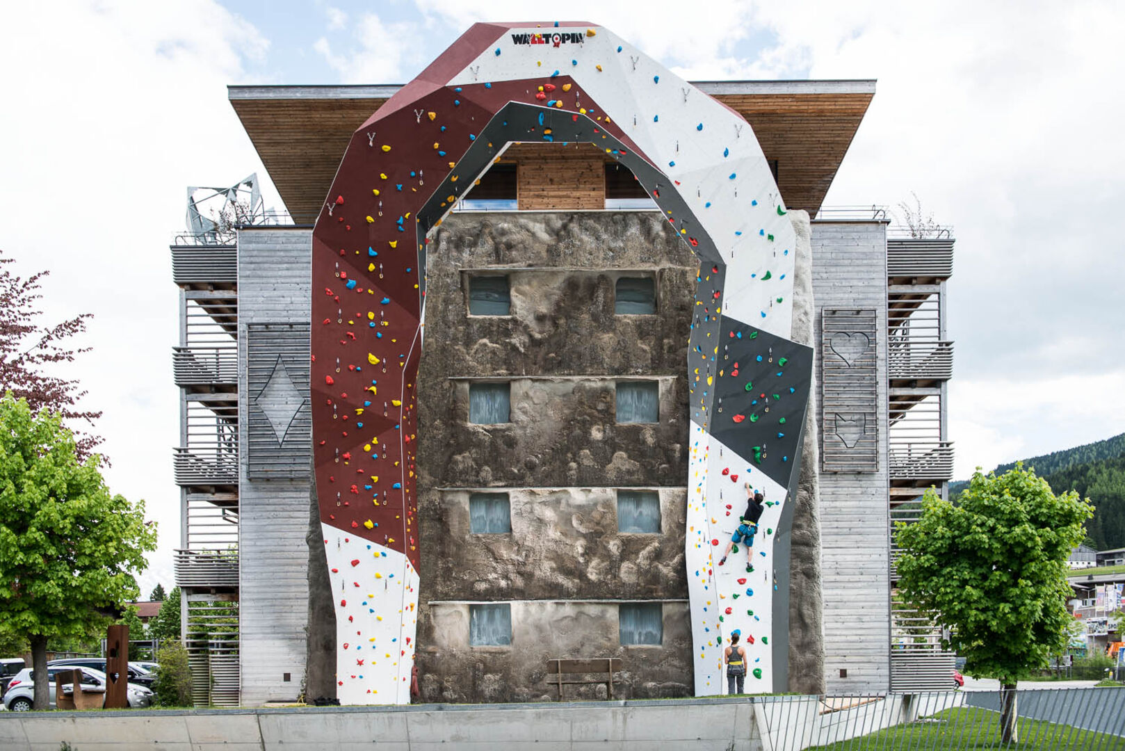15 Meter hohe Kletterwand in Leogang | Credit: Hotel Salzburger Hof Leogang