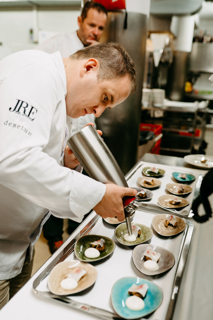 Kochkünstler bei der Arbeit | Credit: Sarina Dobernig