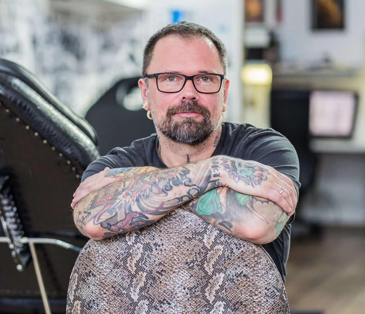 Tätowierer Bernhard Leopold alias „Leo“ | Credit: Ebihara Photography