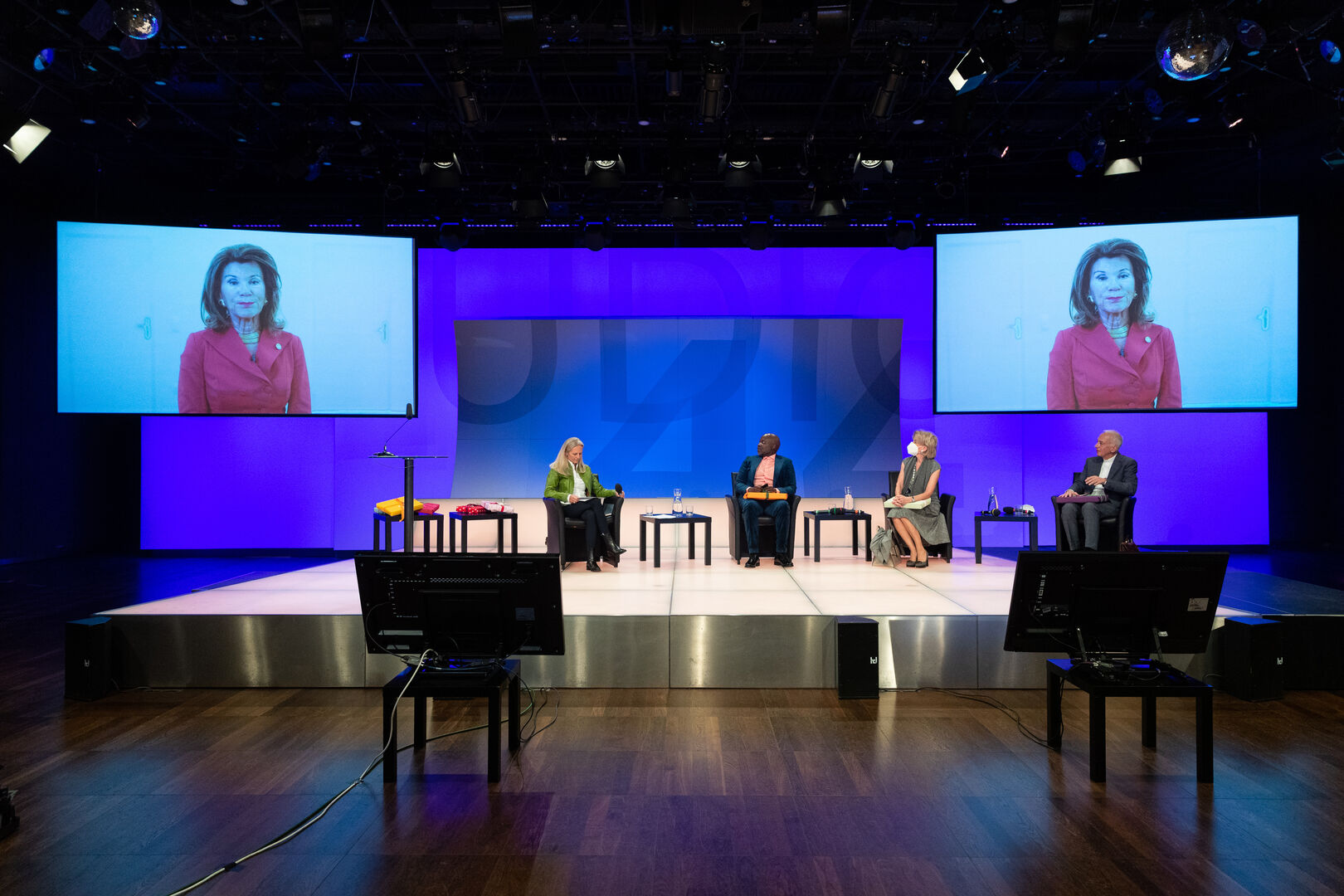 Zugeschaltet war Brigitte Bierlein