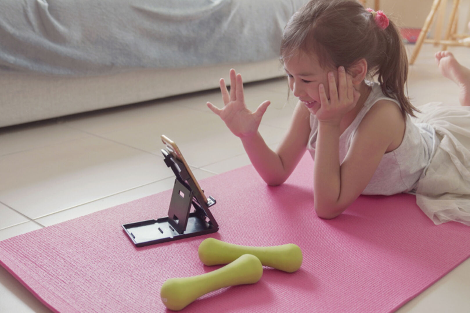 Yoga-App für Kids | Credit: iStock.com/ThitareeSarmkasat