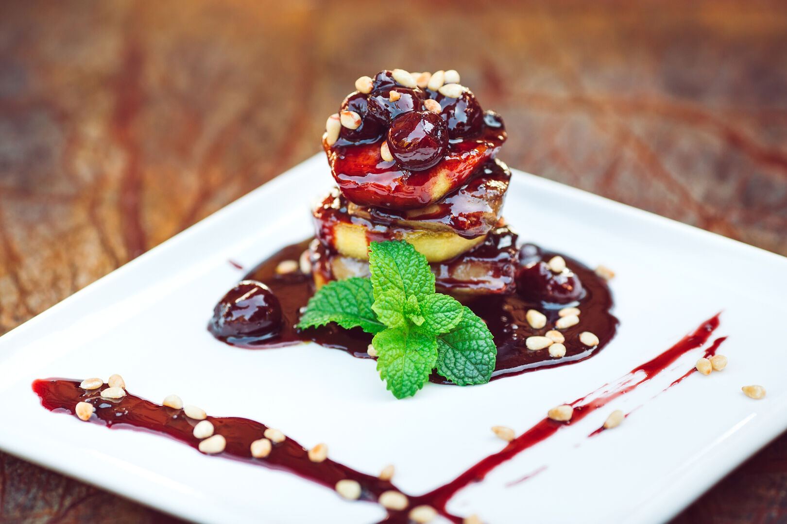 Gänseleber mit Fruchtgarnitur