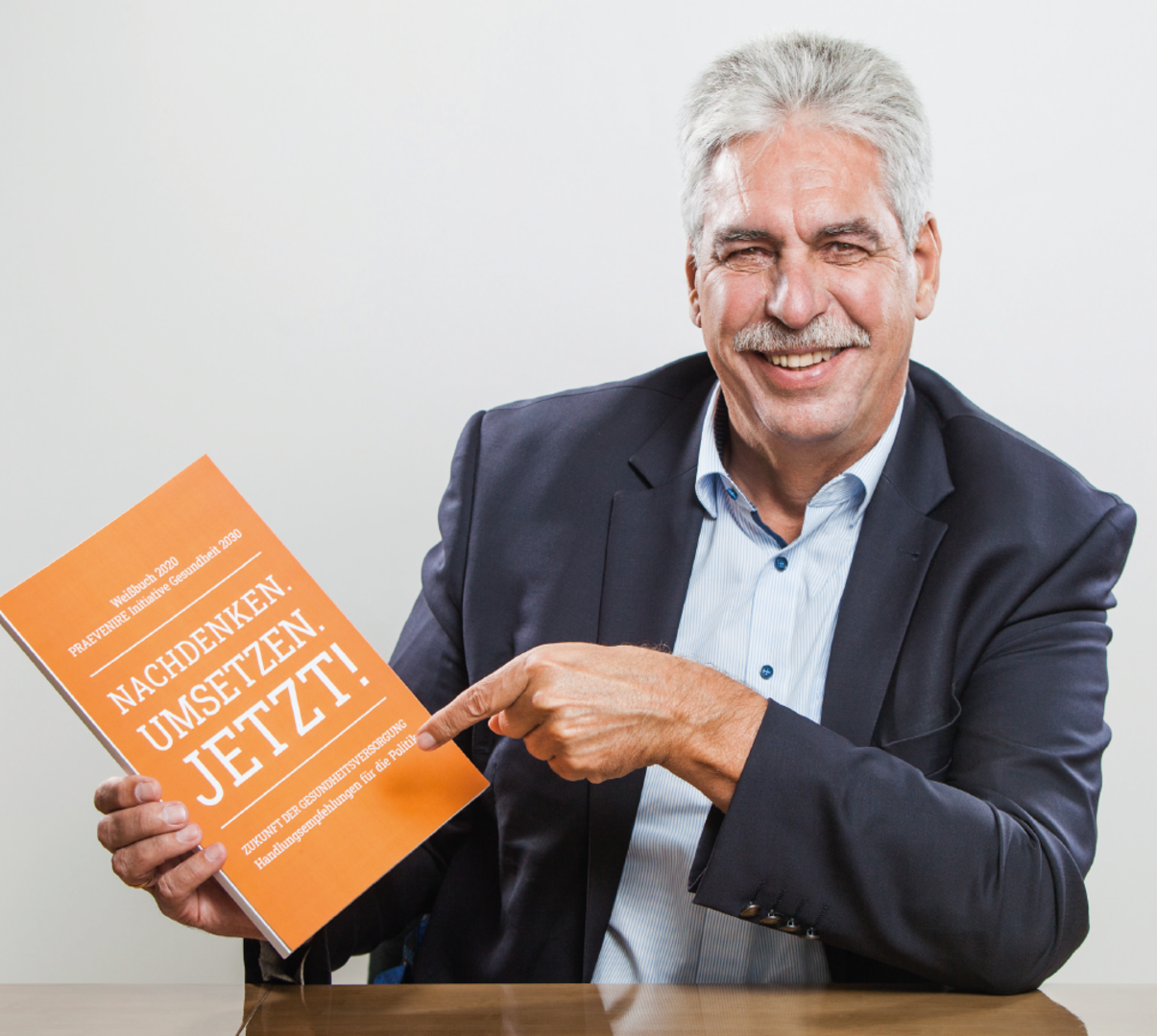 Hans Jörg Schelling mit Praevenire-Weißbuch